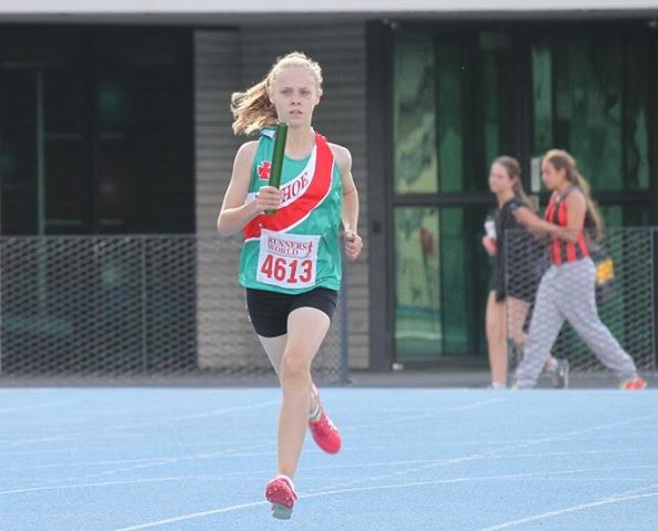 Jemma running the first leg of the Under 14 Women's 4x400 Metre Relay