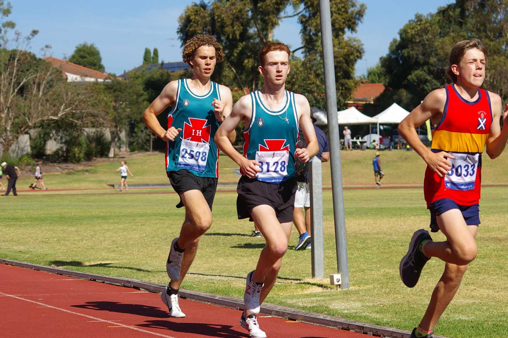 Two Ivanhoe runners in the 3000 metres